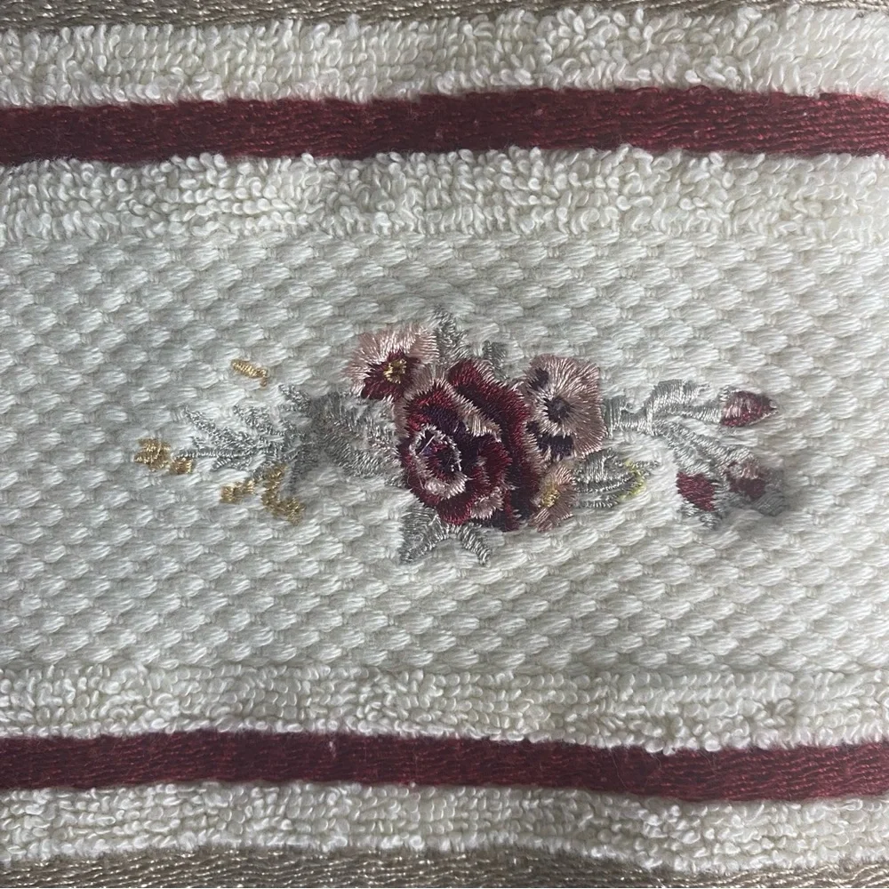 Floral Embroidered Towel Set - Cream and Pink